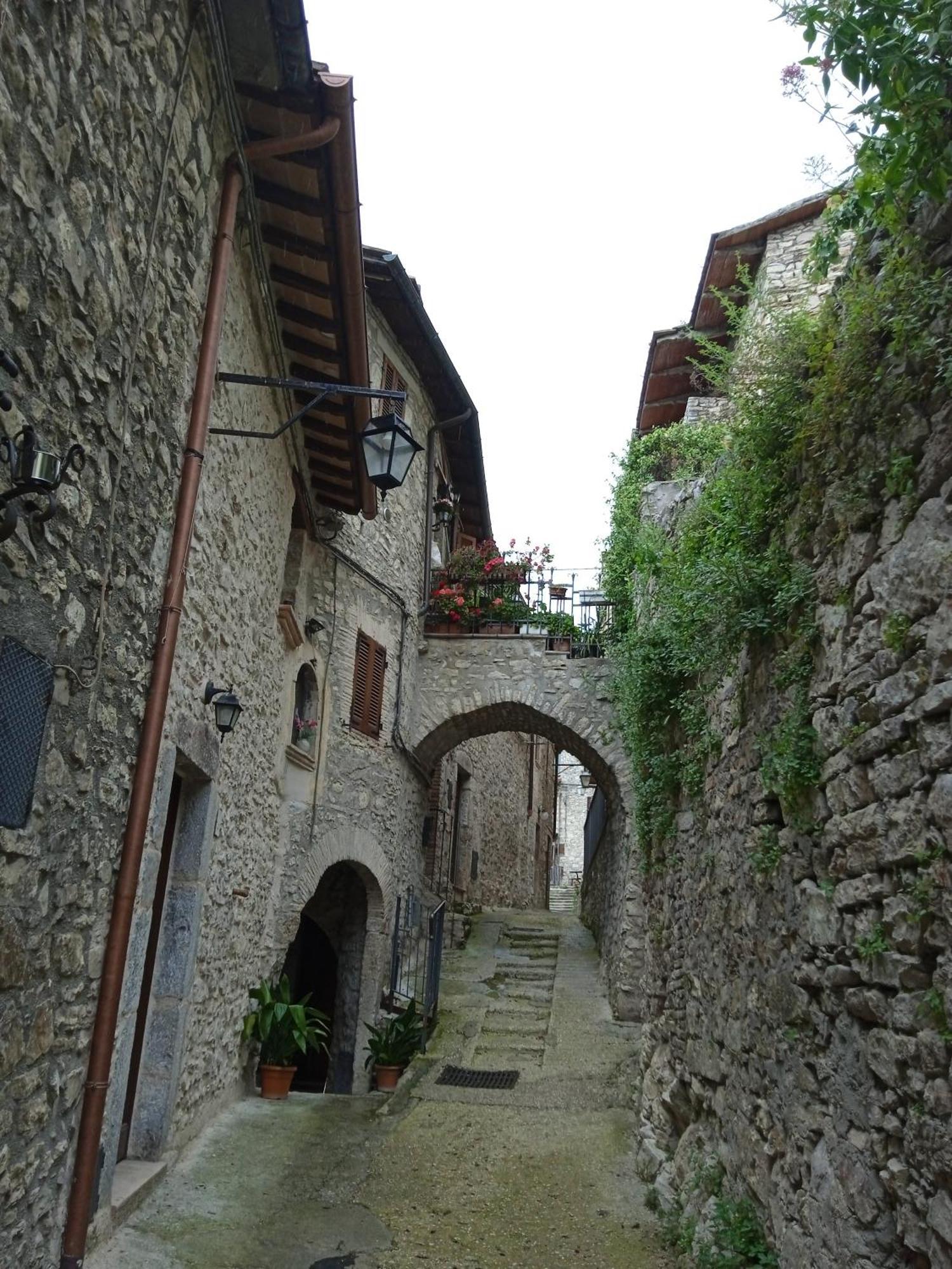 Casa Belvedere A Valle San Martino Di Сполето Екстериор снимка