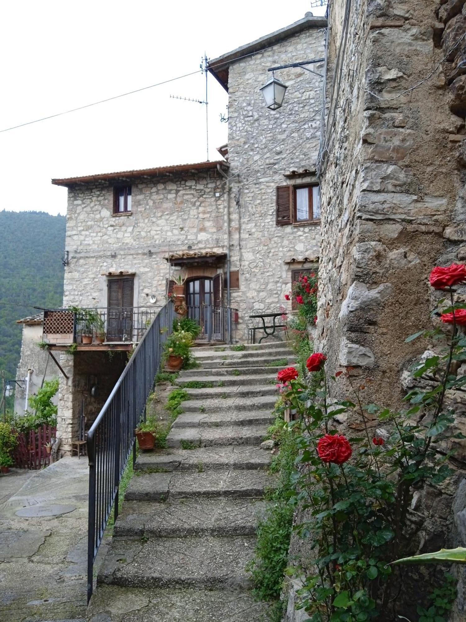 Casa Belvedere A Valle San Martino Di Сполето Екстериор снимка