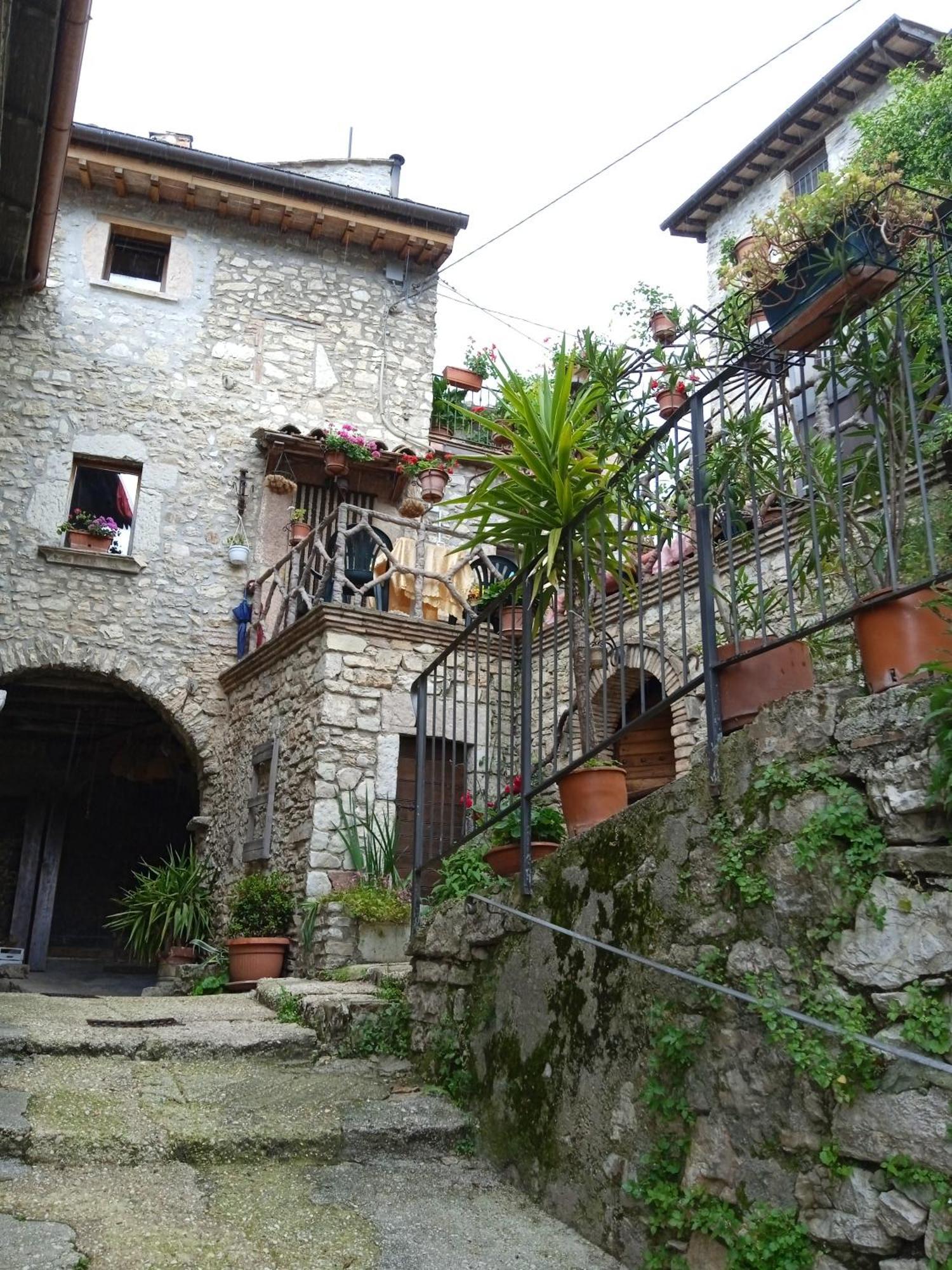 Casa Belvedere A Valle San Martino Di Сполето Екстериор снимка