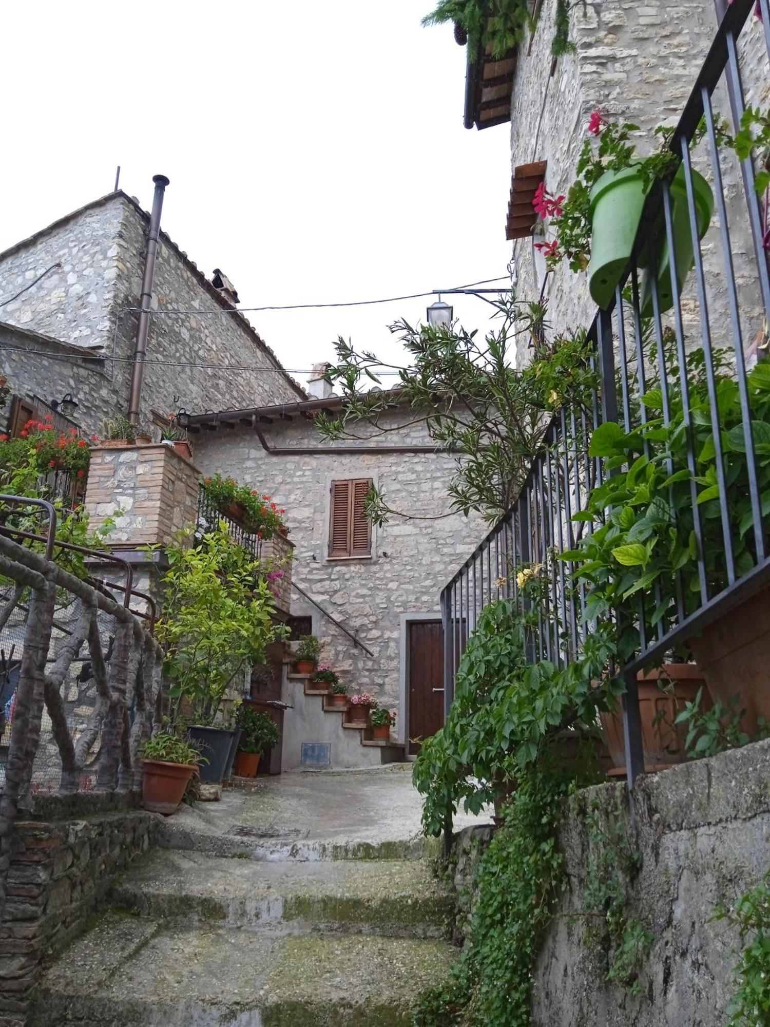 Casa Belvedere A Valle San Martino Di Сполето Екстериор снимка