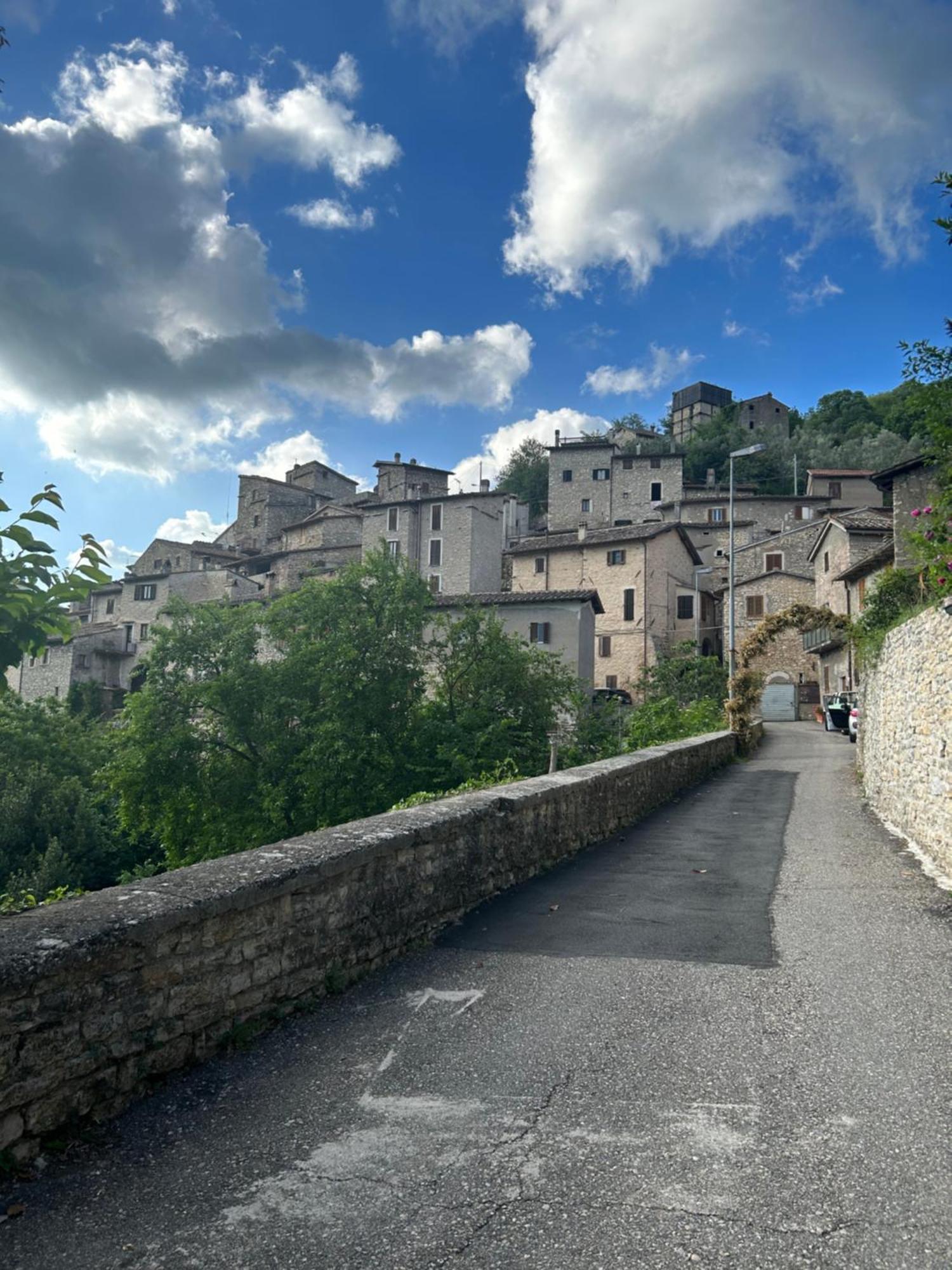 Casa Belvedere A Valle San Martino Di Сполето Екстериор снимка