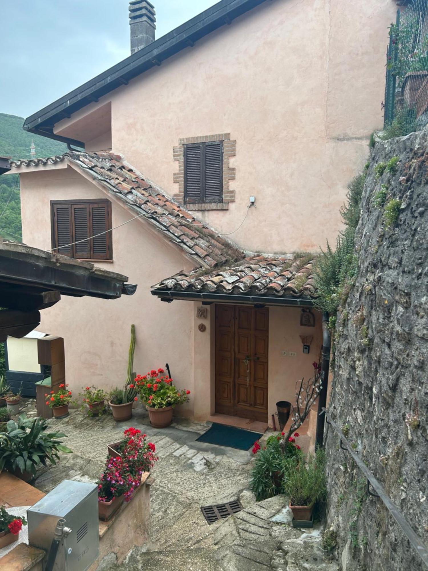 Casa Belvedere A Valle San Martino Di Сполето Екстериор снимка